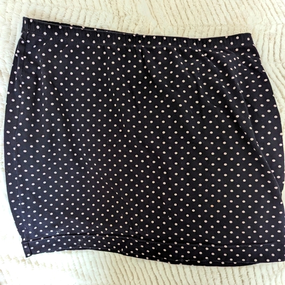 Black and white polka dot stretch skirt - Picture 1 of 3